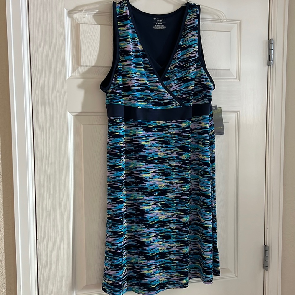 Sleeveless dress. Moisture wicking material. Multi color. V-neck